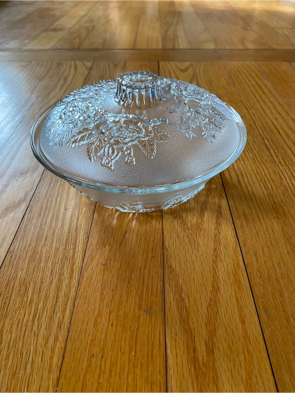 Firna Indonesia Frosted Crystal Roses Lidded Trinket/Candy Dish Bowl  - Clear